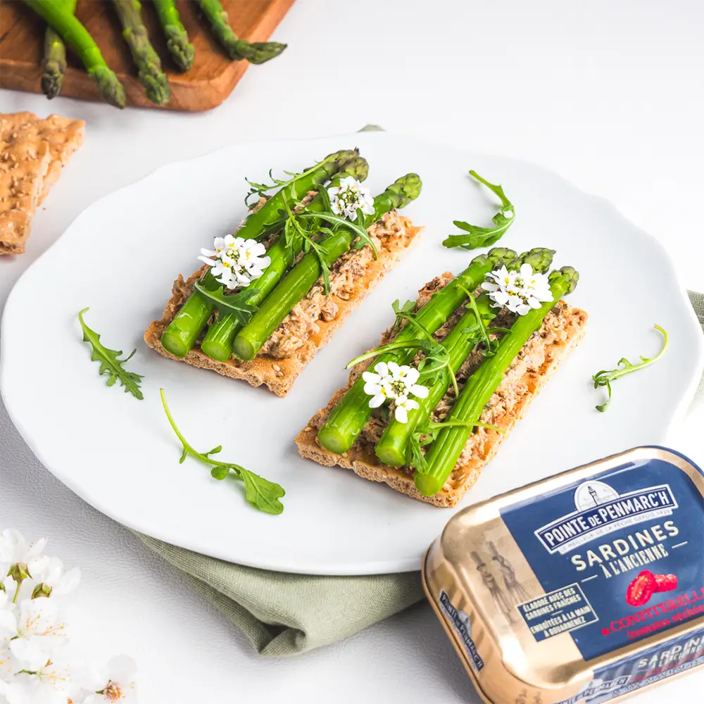 Toasts aux rillettes de sardine et asperges vertes