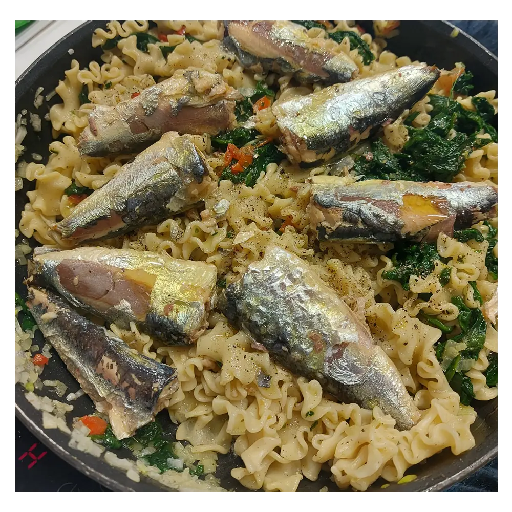 Pâtes aux sardines et aux épinards et salsa verde