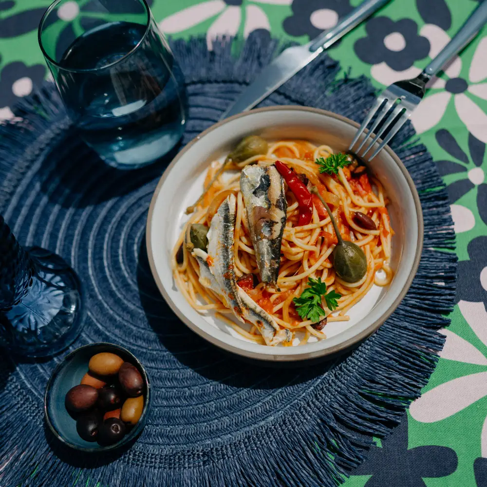 Spaghetti à la puttanesca aux sardines